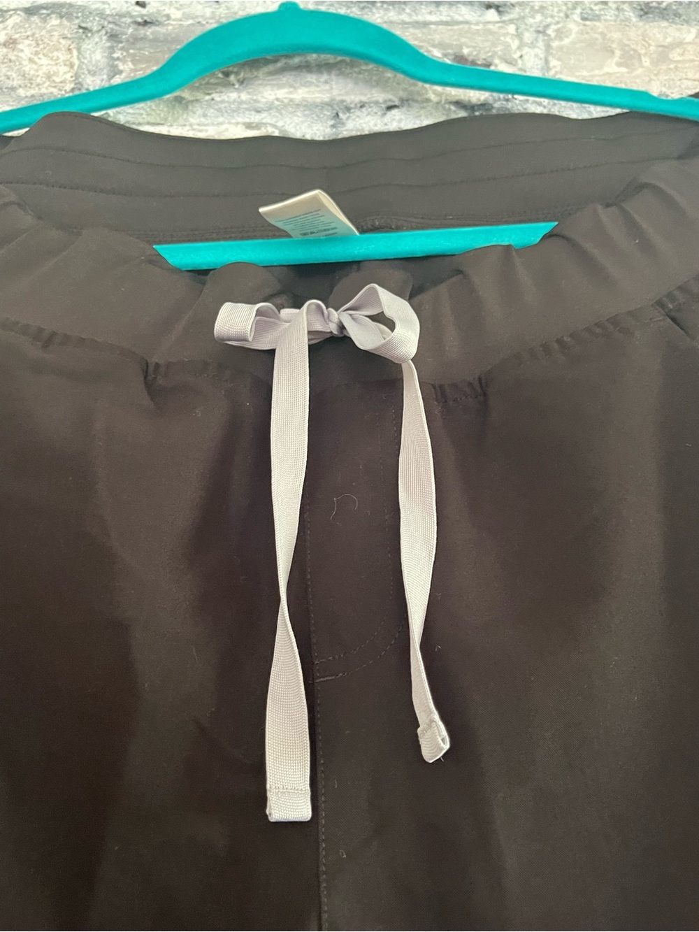 Figs Technical Collection Black Scrub Joggers zip pockets & Drawstring. Unisex - Picture 7 of 14
